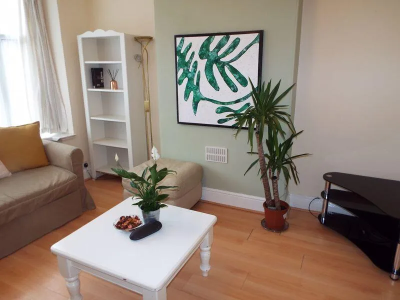 4 bedroom semi-detached house for rent