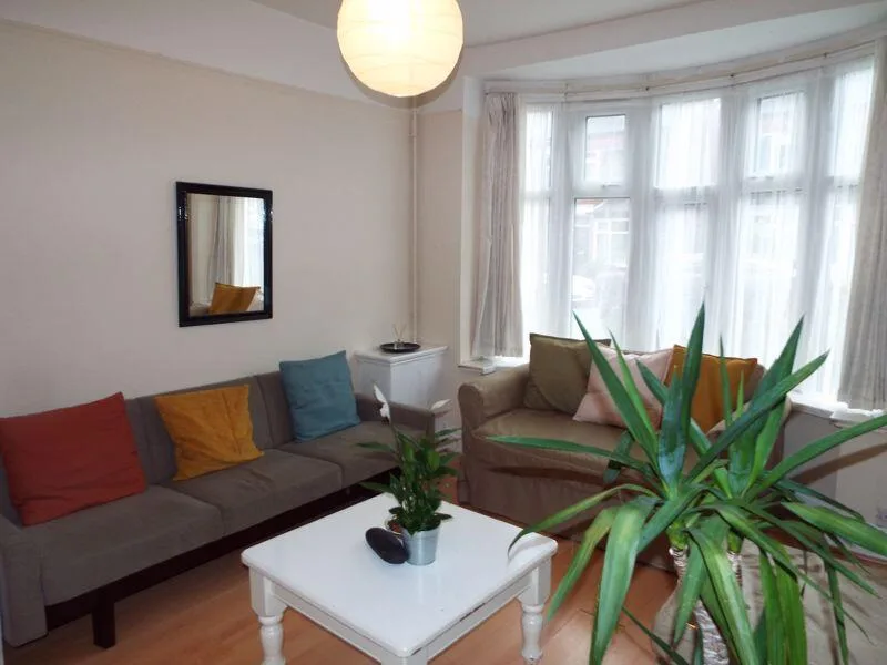 4 bedroom semi-detached house for rent