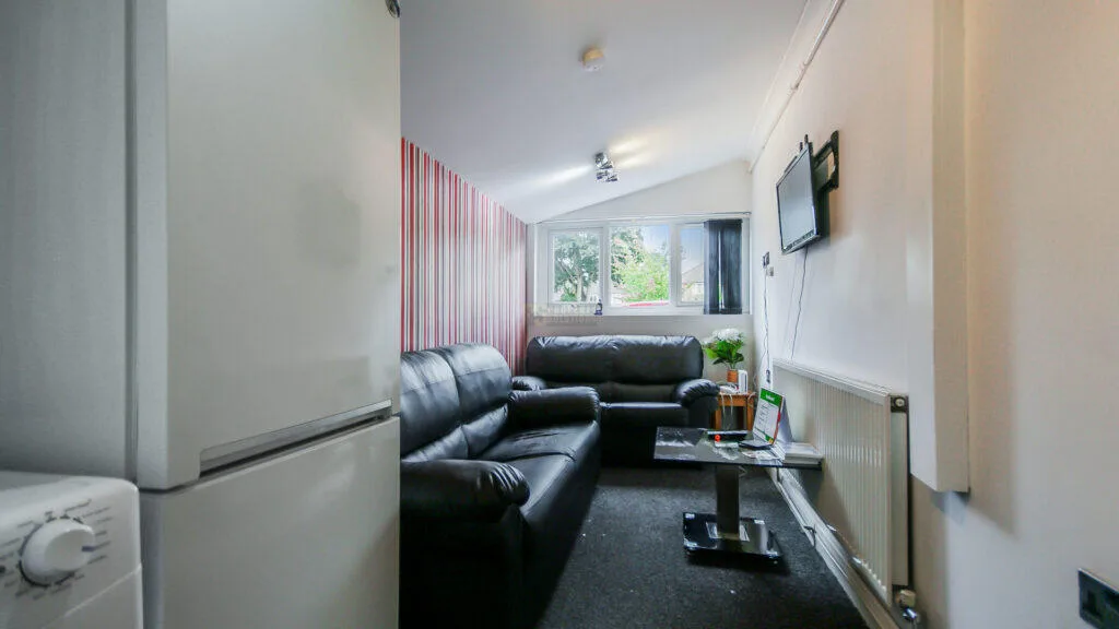 4 bedroom semi-detached house for rent