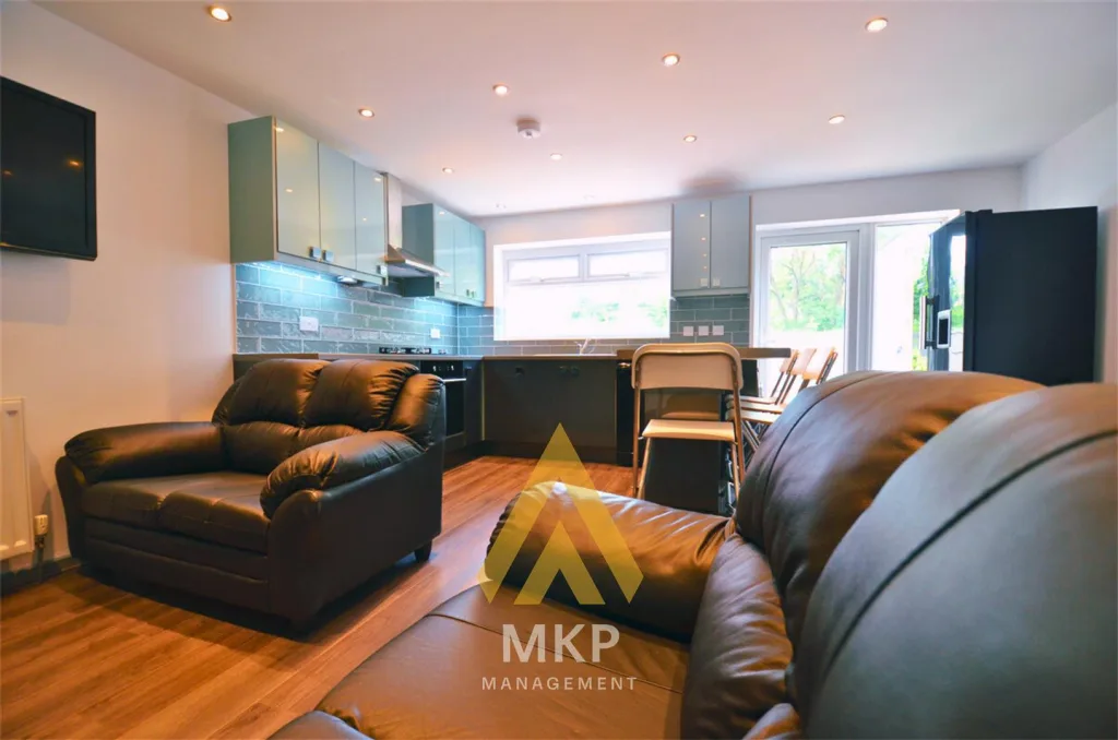 4 bedroom terraced house for rent