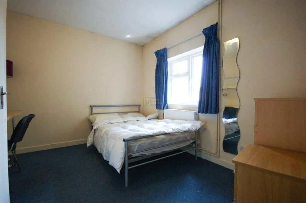 5 bedroom terraced house for rent