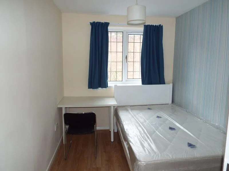 5 bedroom terraced house for rent