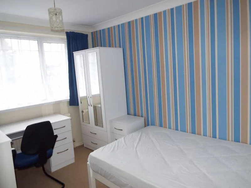 5 bedroom terraced house for rent