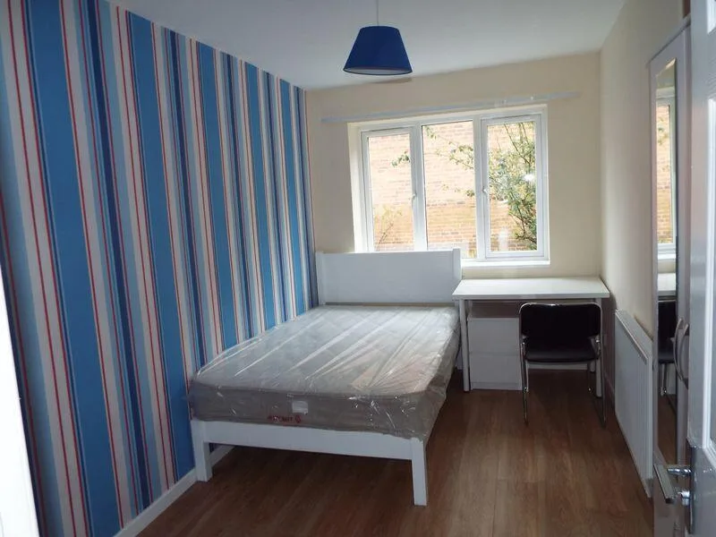 5 bedroom terraced house for rent