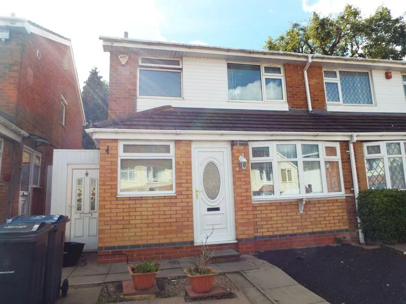 4 bedroom semi-detached house for rent