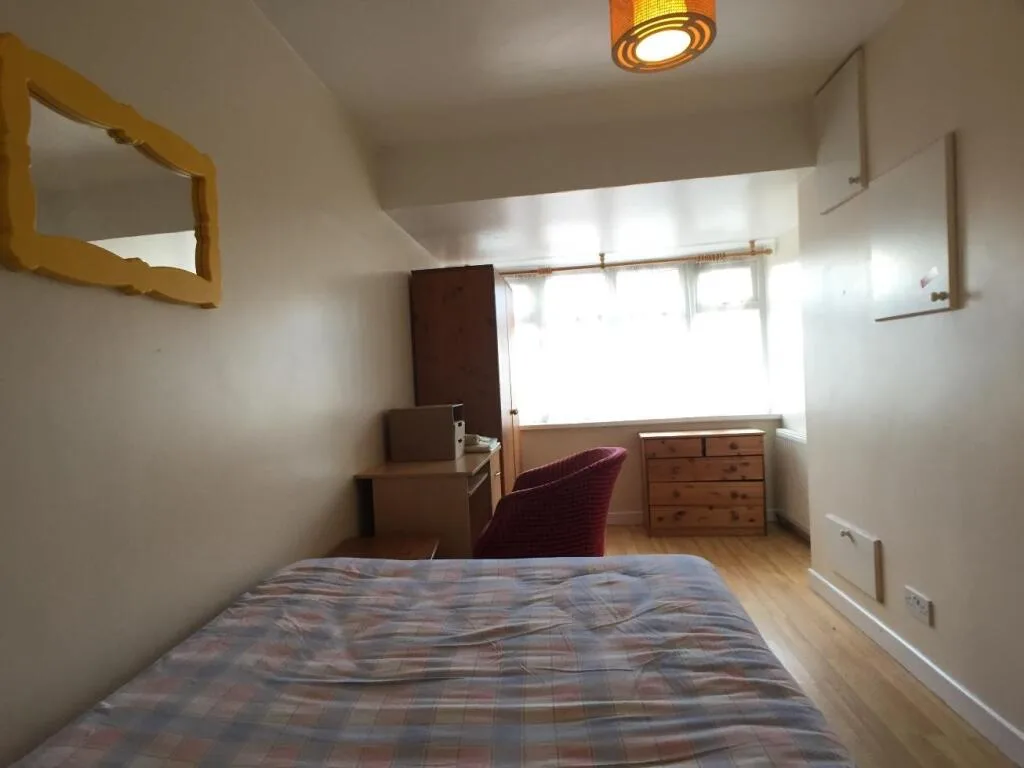 4 bedroom semi-detached house for rent