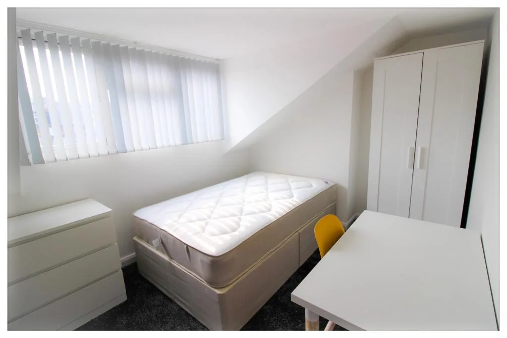 6 bedroom house for rent