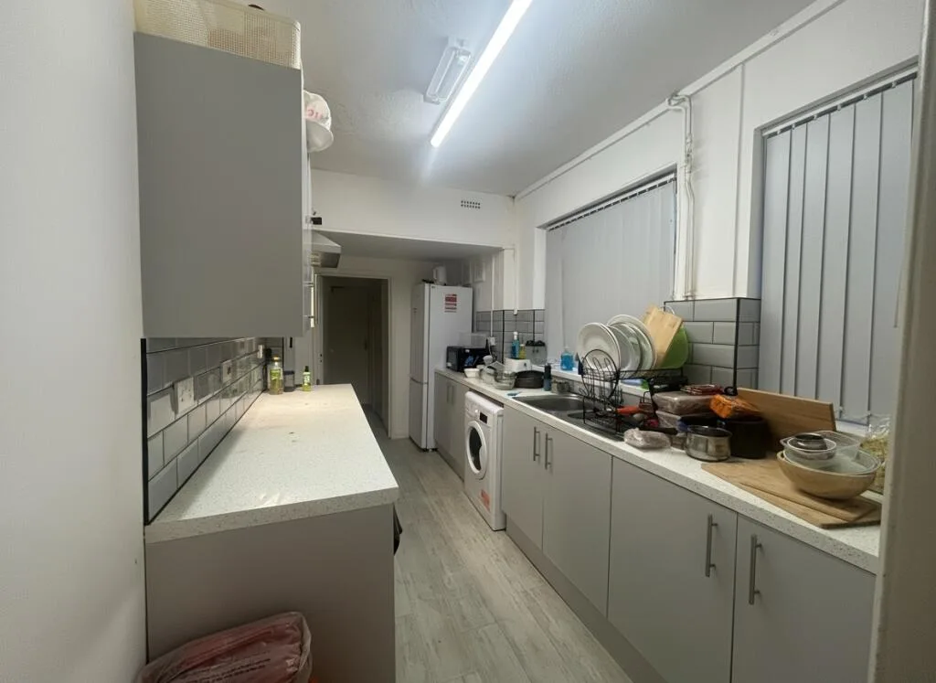 6 bedroom house for rent