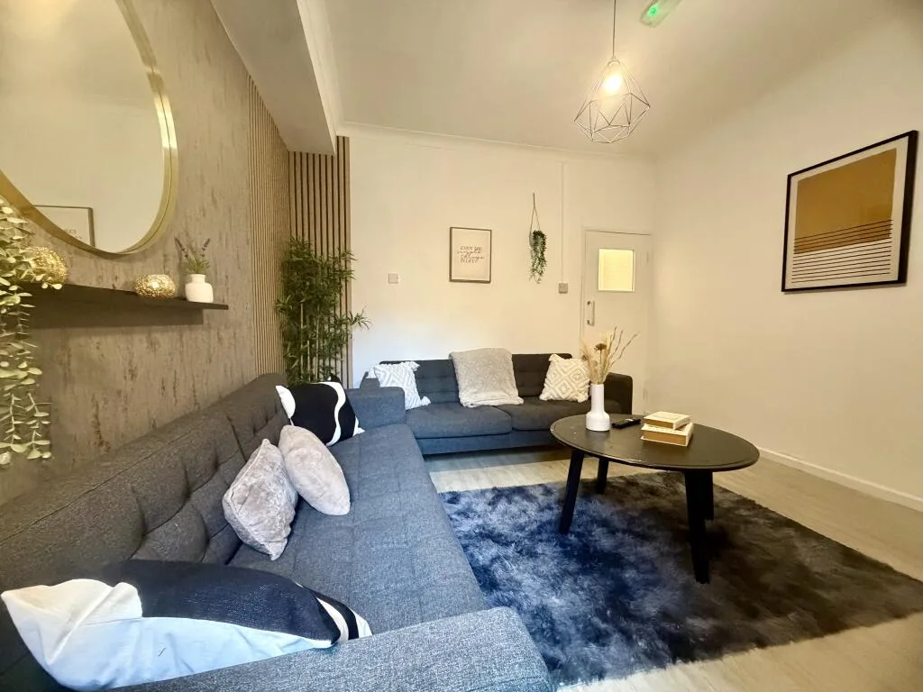 6 bedroom house for rent