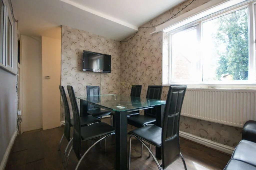 5 bedroom terraced house for rent