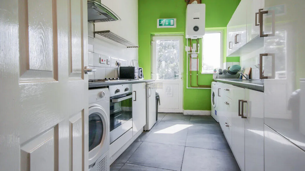 5 bedroom flat for rent