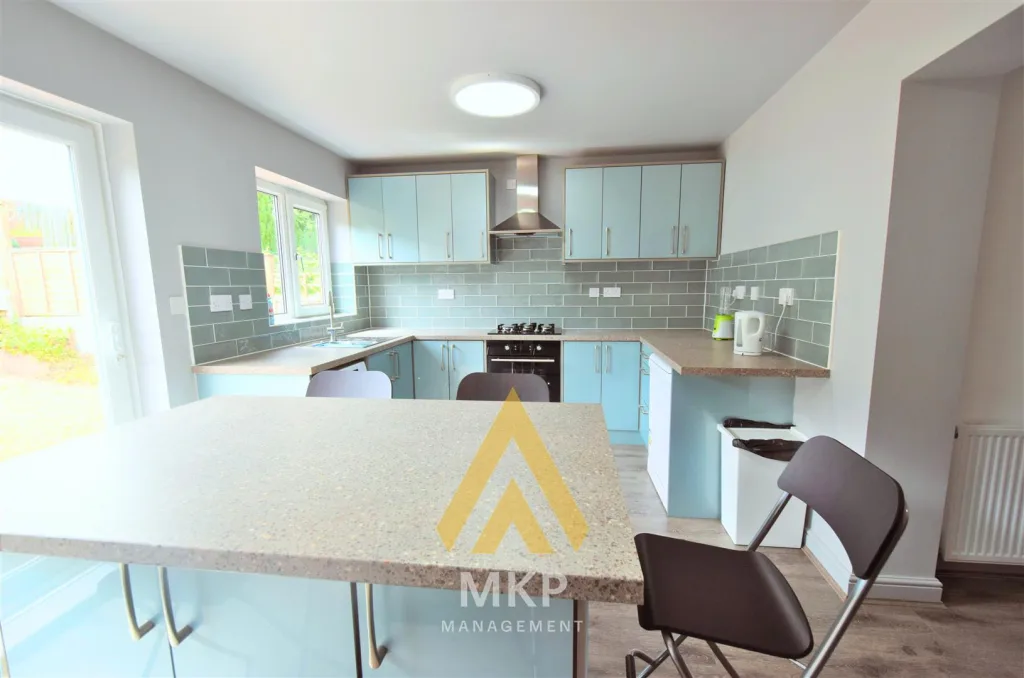 5 bedroom terraced house for rent