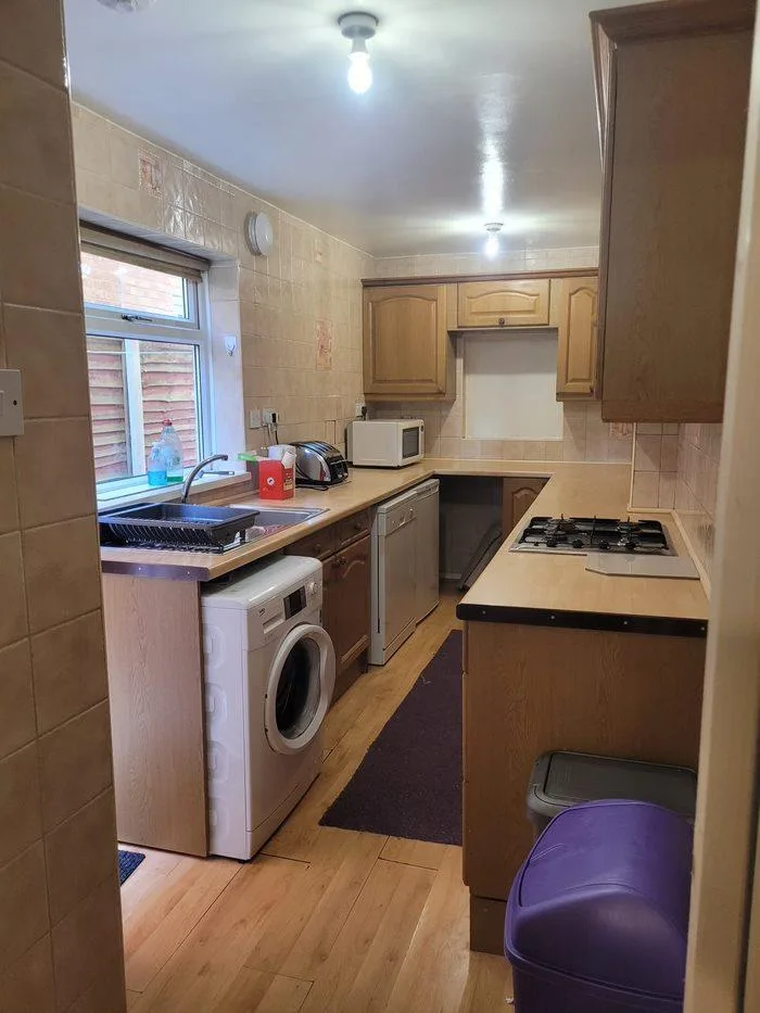 5 bedroom semi-detached house for rent