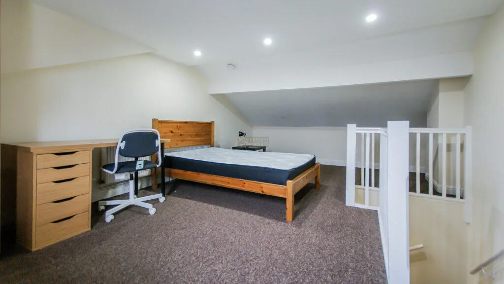 5 bedroom end of terrace house for rent