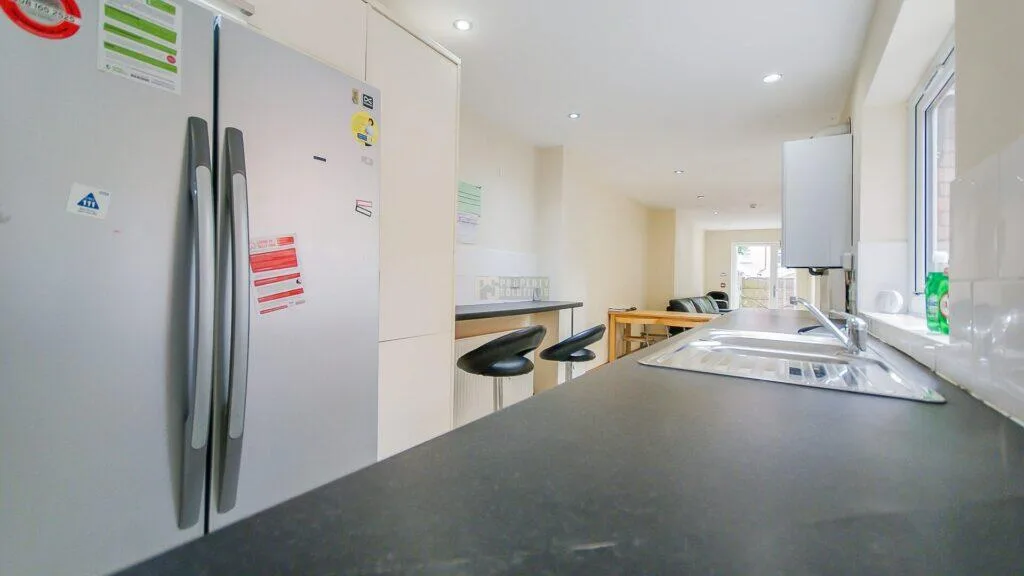 5 bedroom terraced house for rent