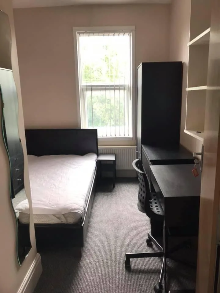 6 bedroom house for rent