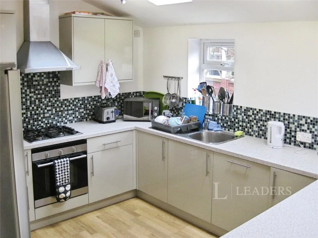 6 bedroom terraced house for rent
