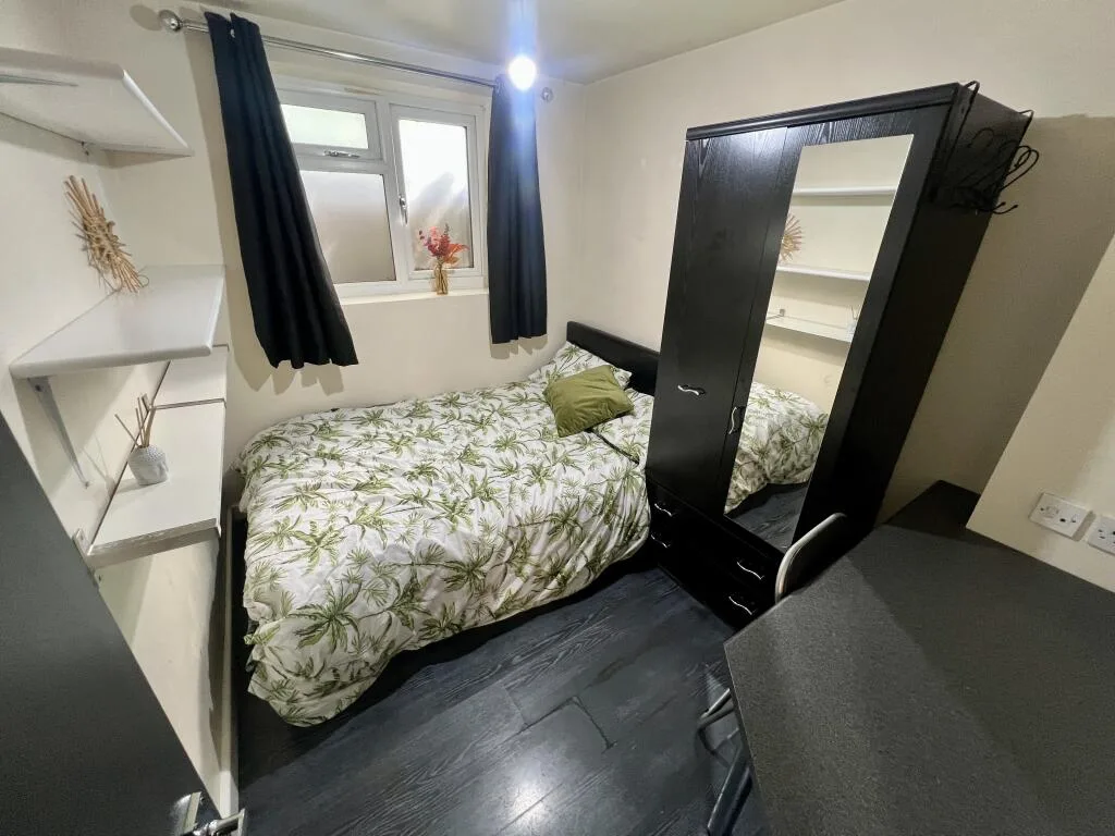 6 bedroom house for rent