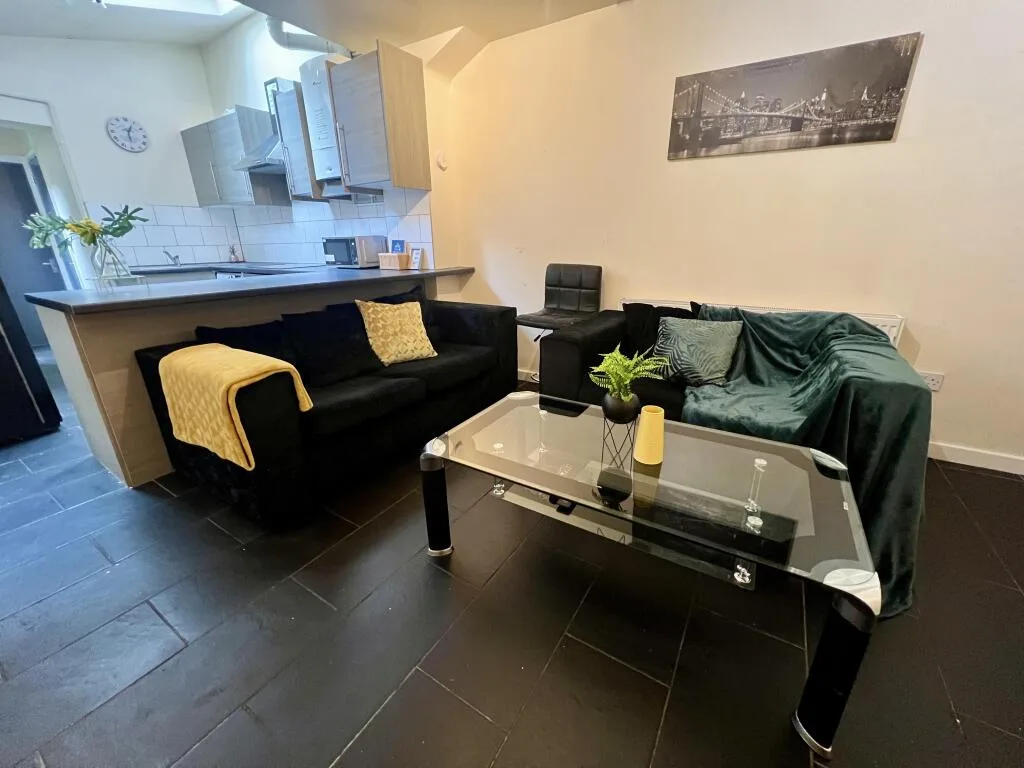 6 bedroom house for rent