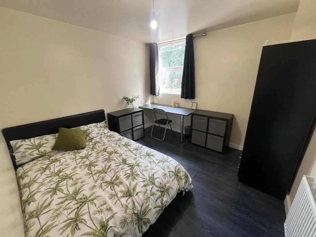 6 bedroom house for rent