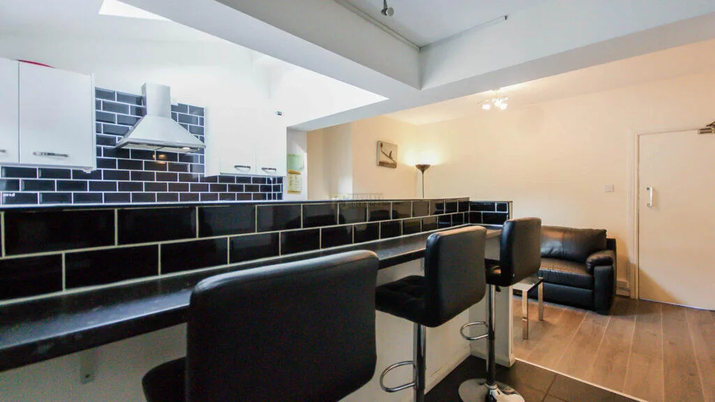 5 bedroom terraced house for rent