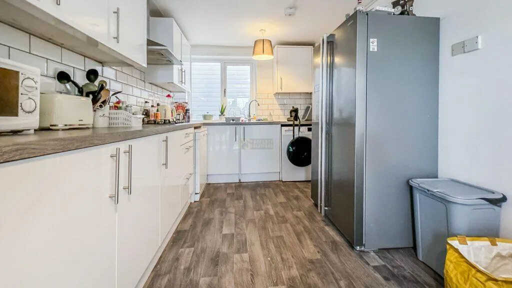 5 bedroom terraced house for rent
