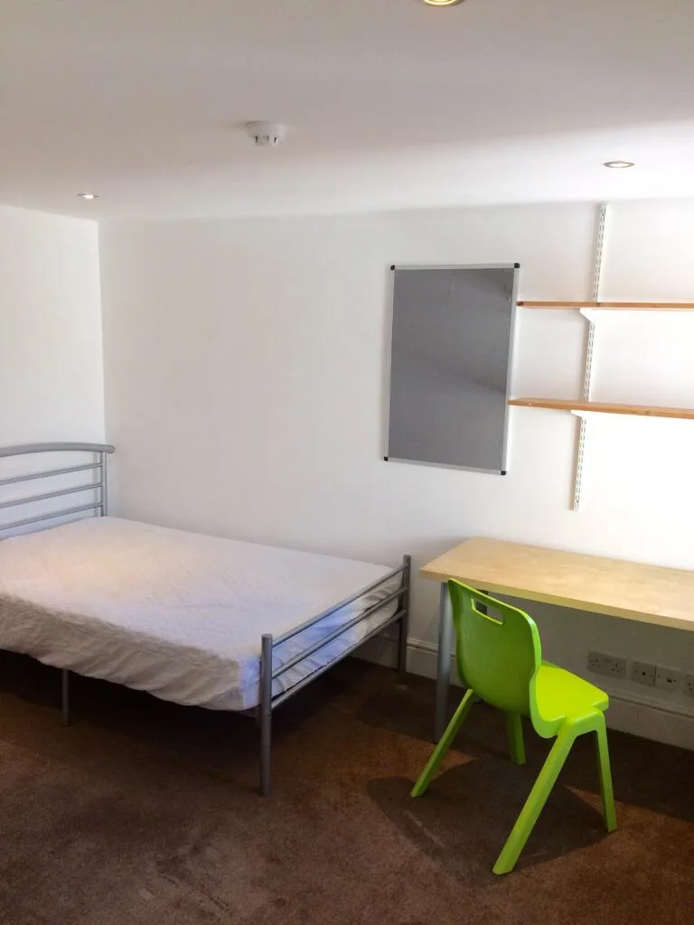 6 bedroom house for rent