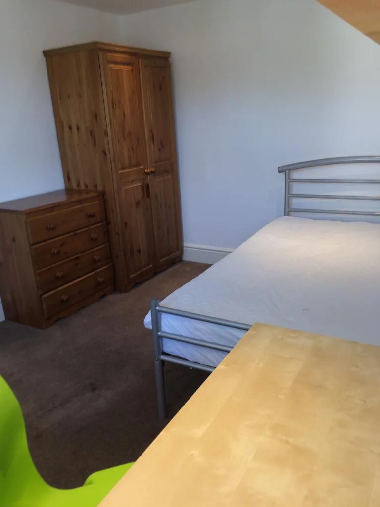 6 bedroom house for rent