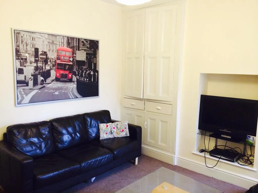 6 bedroom house for rent