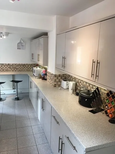 6 bedroom house for rent