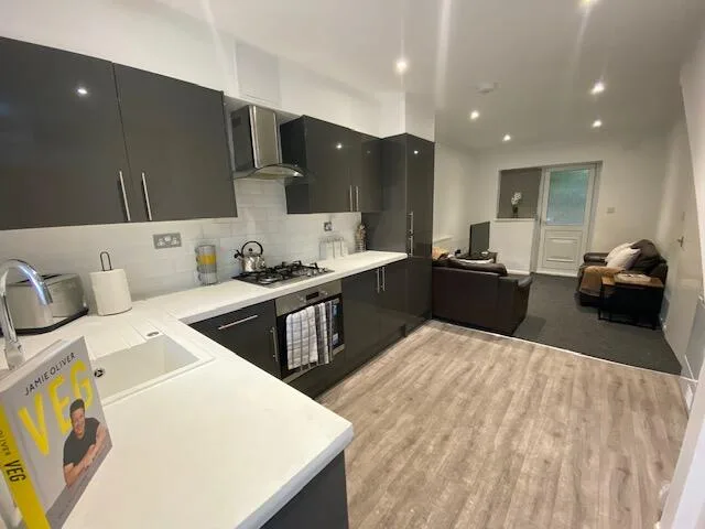 5 bedroom house for rent