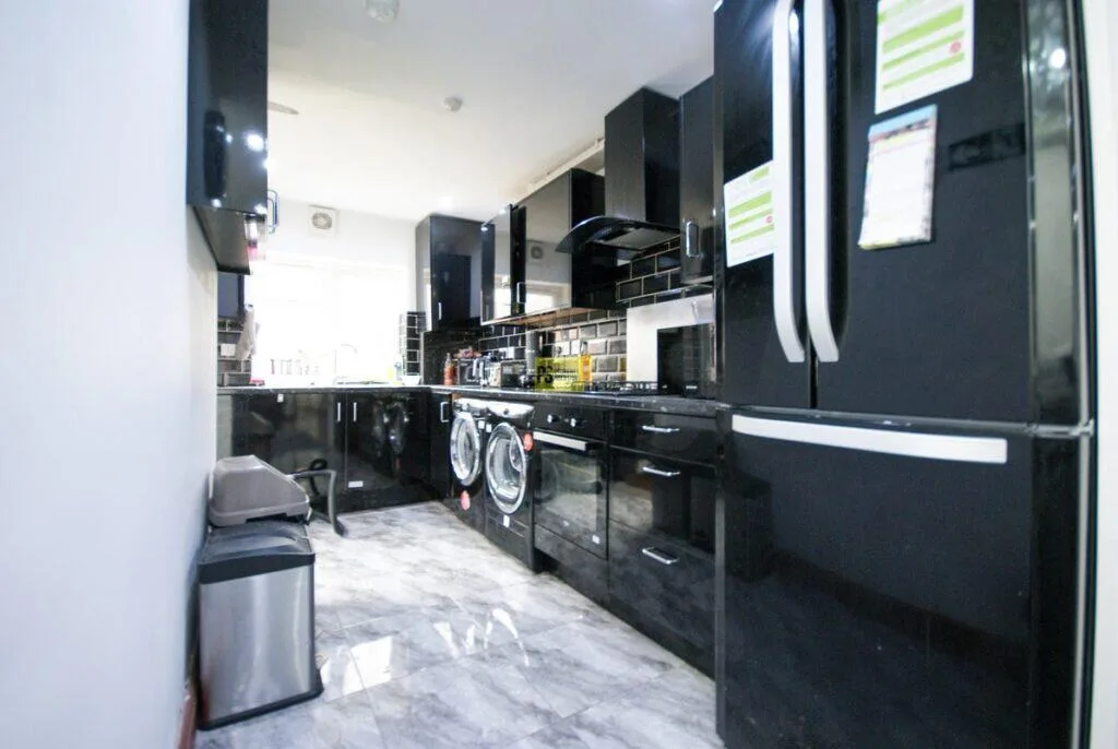 5 bedroom terraced house for rent