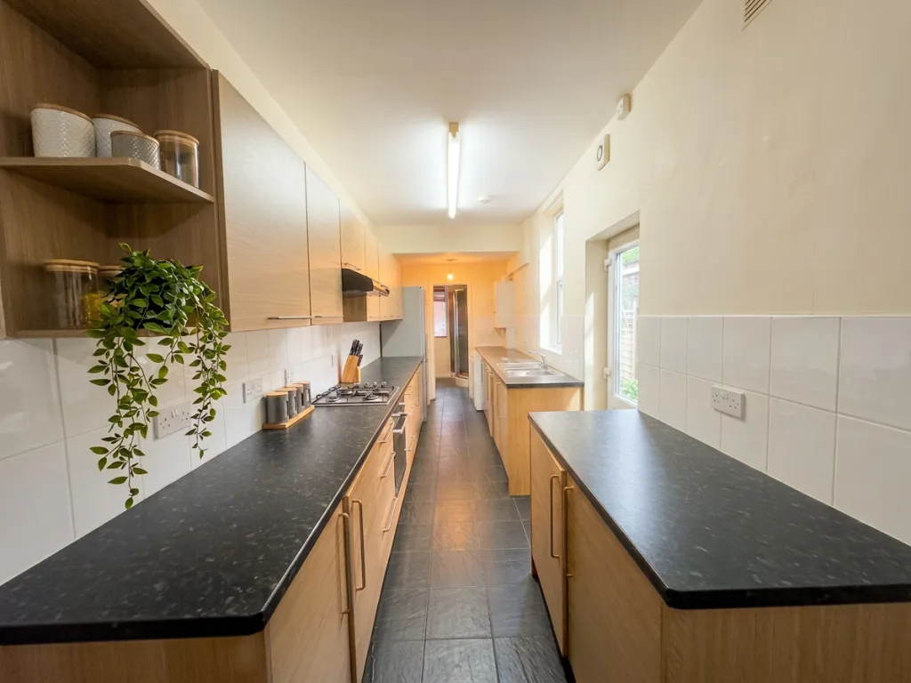 6 bedroom house for rent