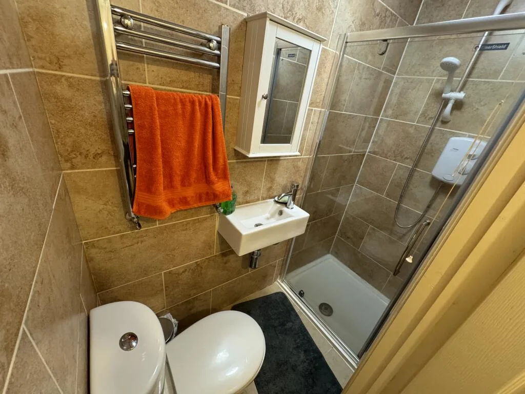6 bedroom house for rent