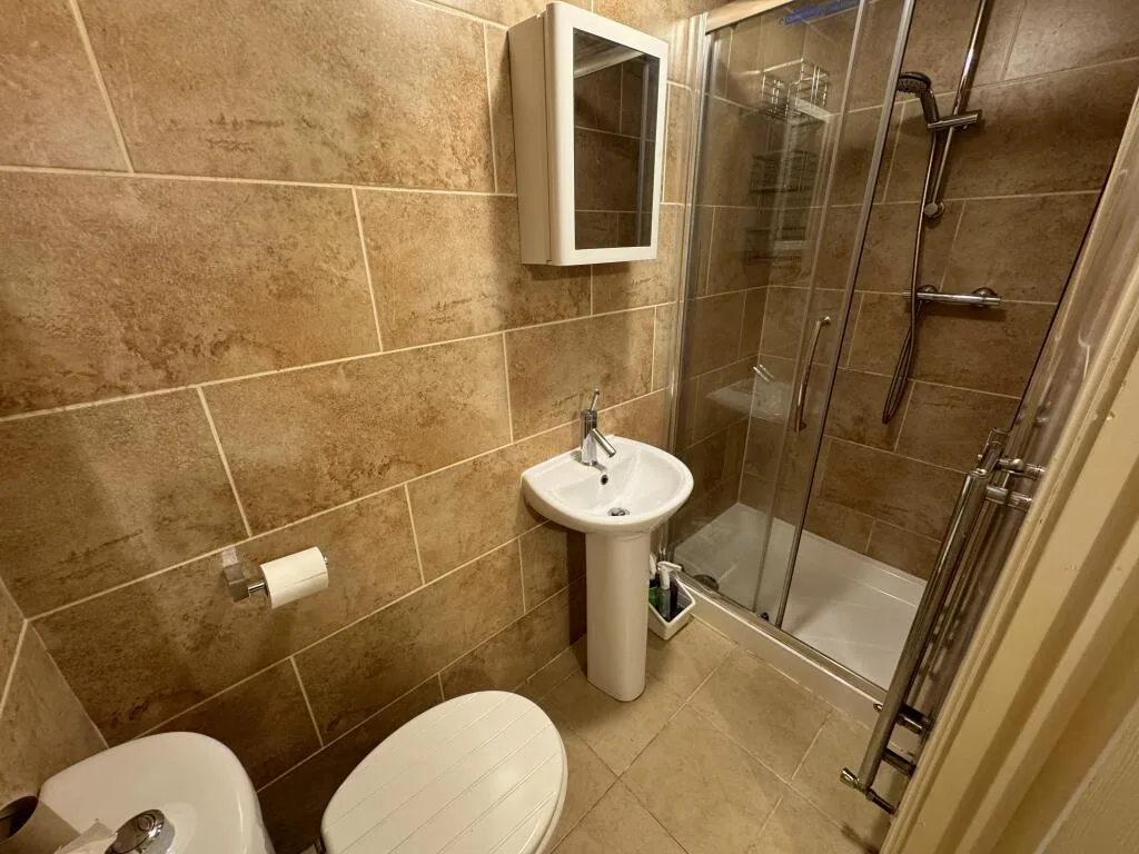6 bedroom house for rent