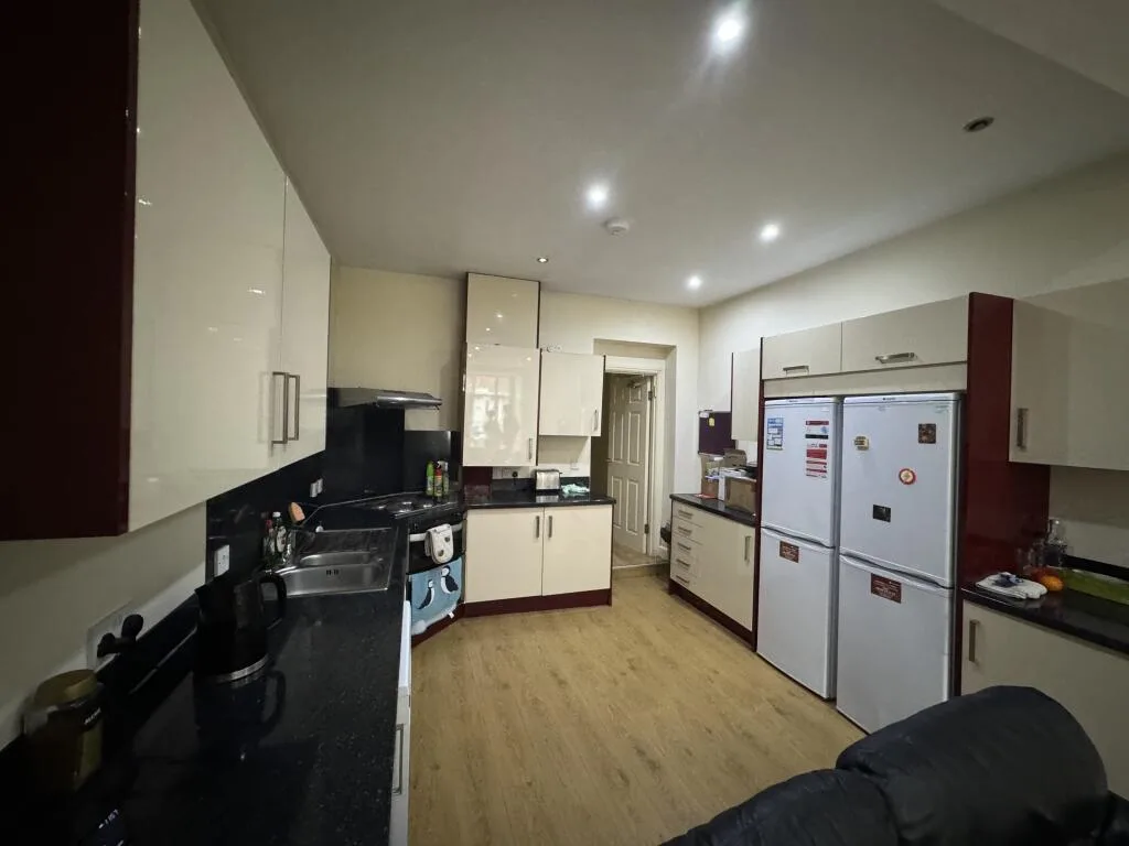 6 bedroom house for rent
