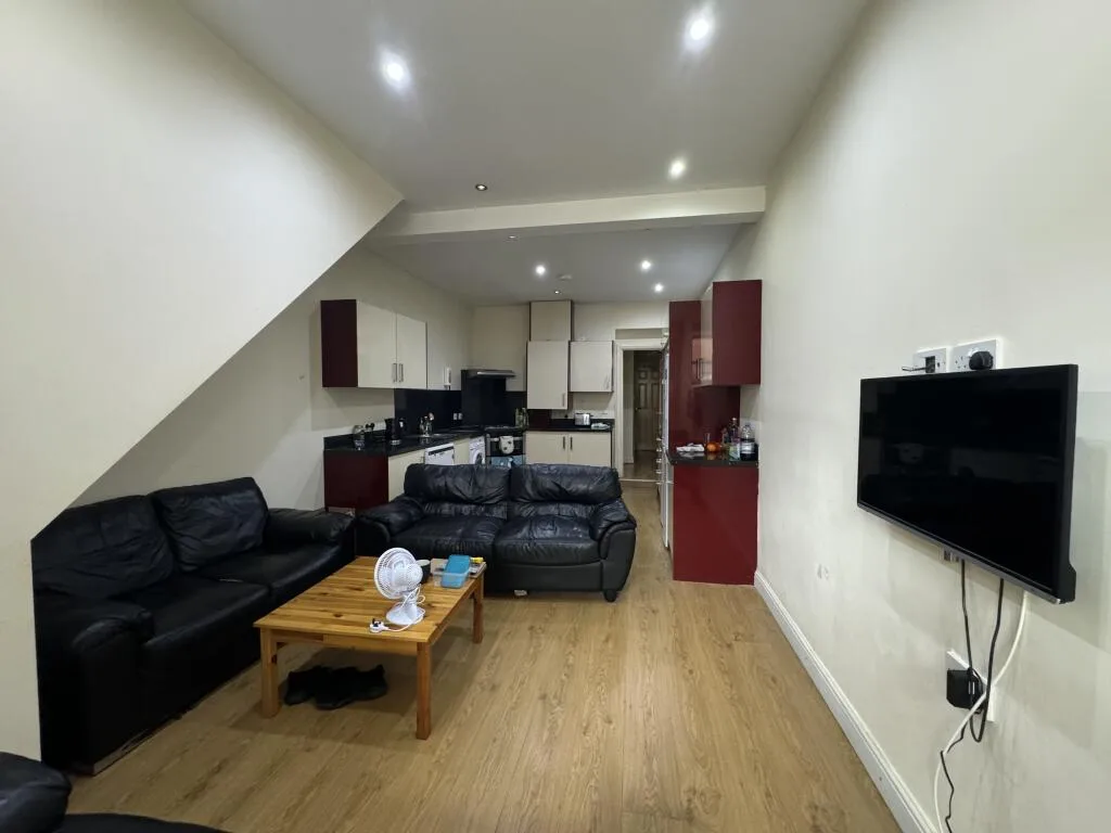 6 bedroom house for rent