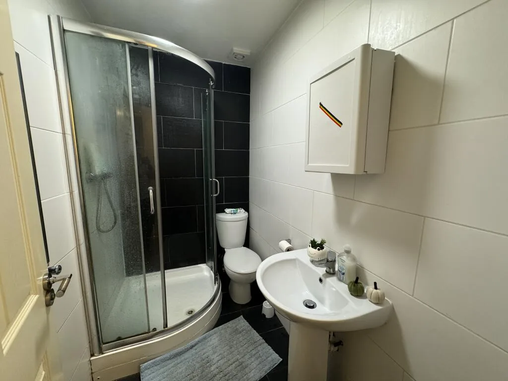 6 bedroom house for rent