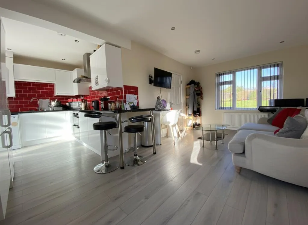 6 bedroom house for rent