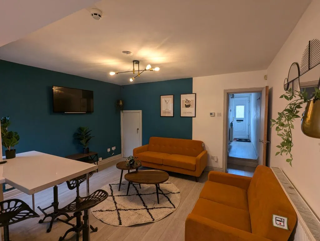 6 bedroom house for rent