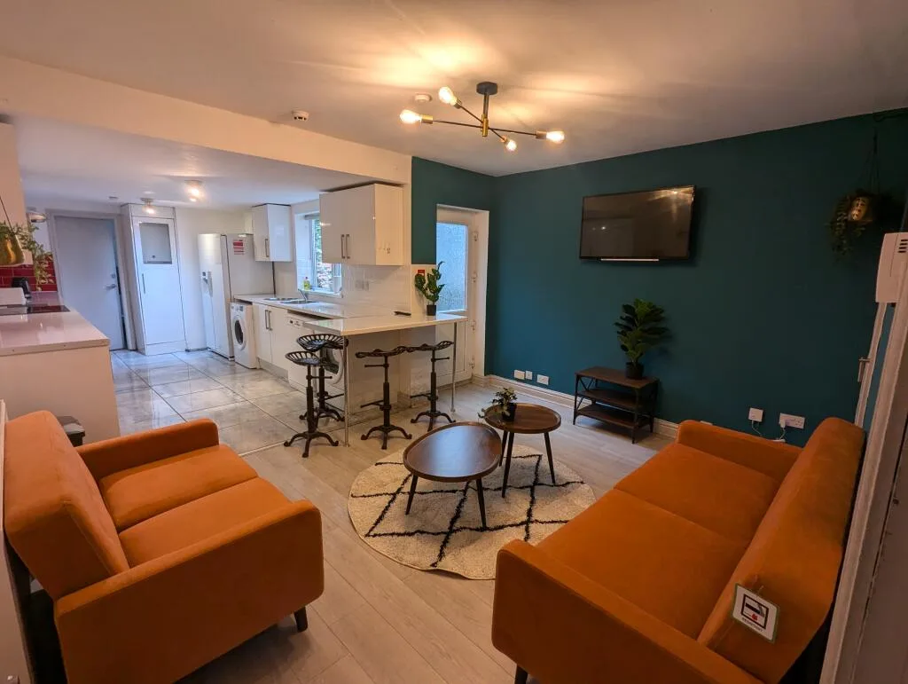 6 bedroom house for rent