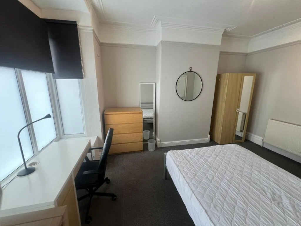 8 bedroom house for rent