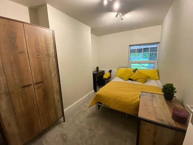8 bedroom house for rent
