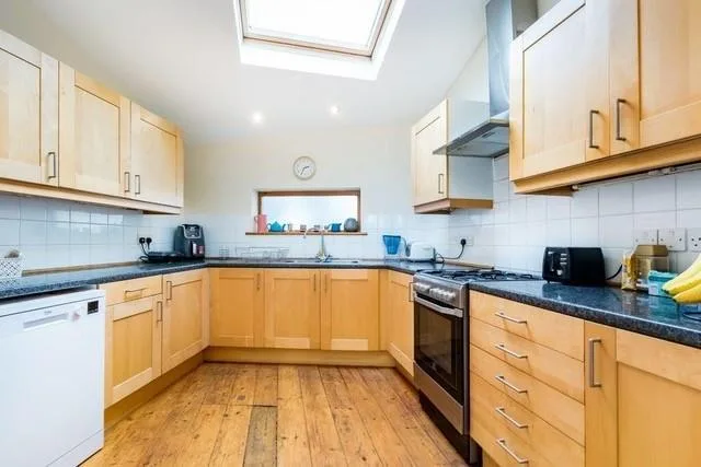 4 bedroom terraced house for rent