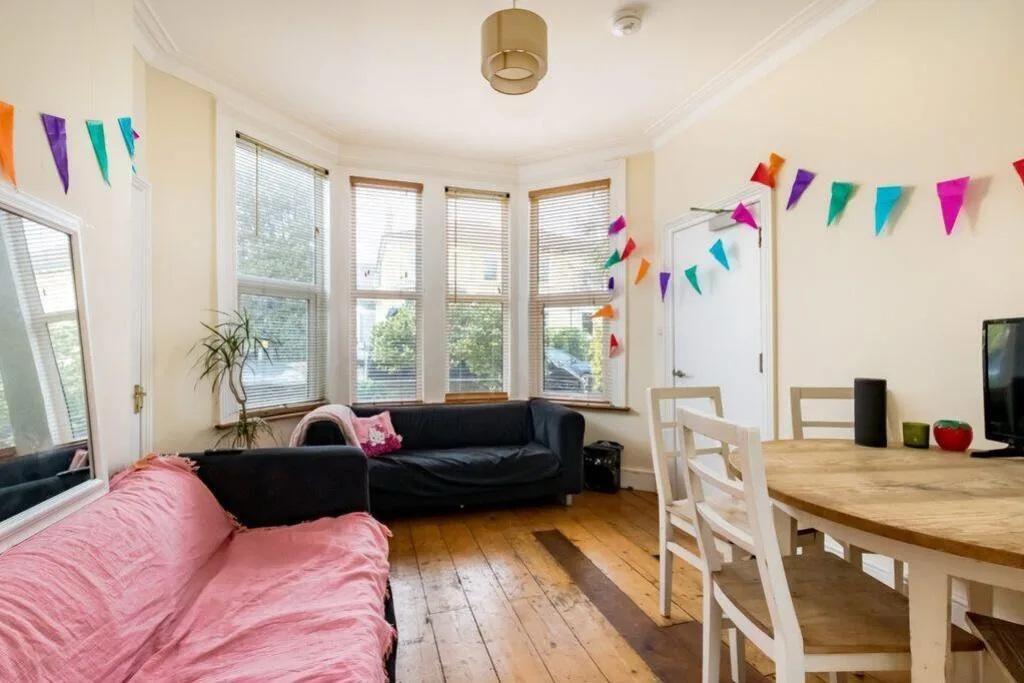 4 bedroom end of terrace house for rent
