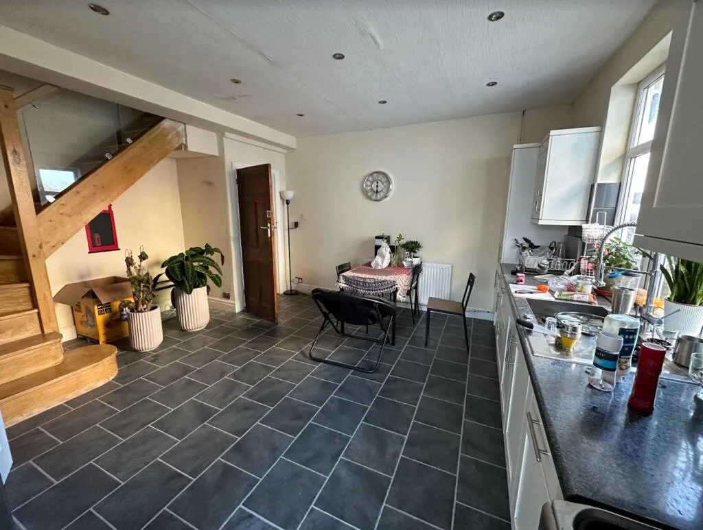 6 bedroom house for rent