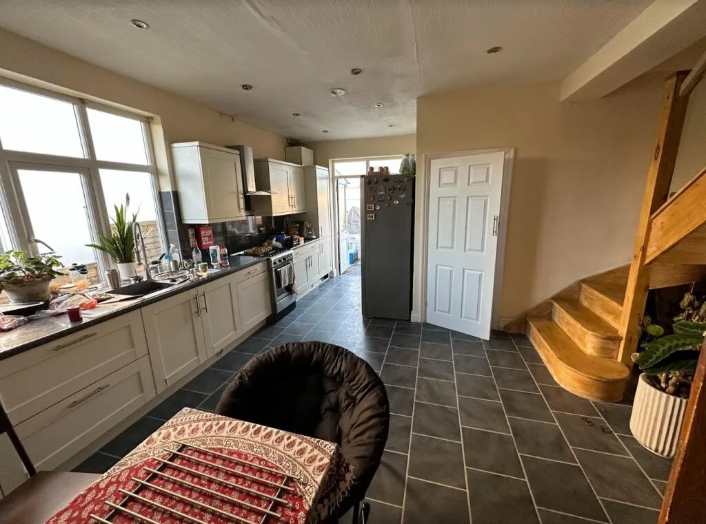 6 bedroom house for rent