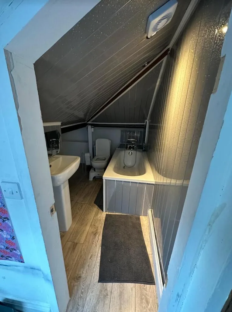 6 bedroom house for rent