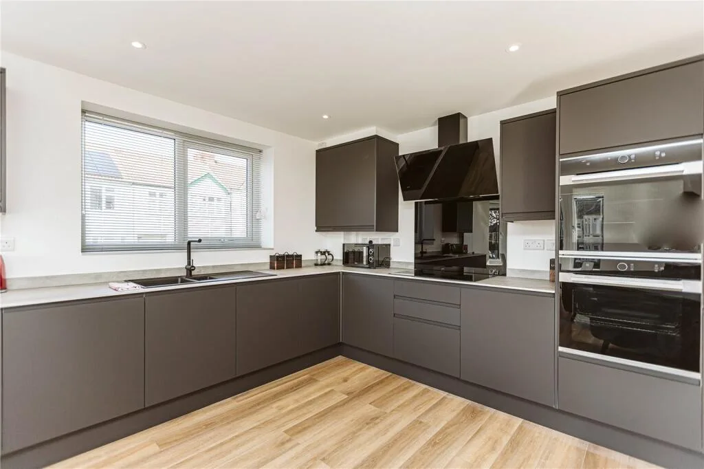6 bedroom apartment for rent
