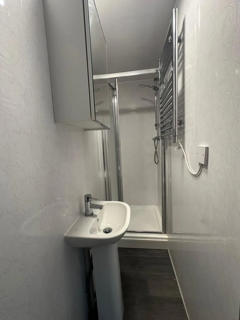 1 bedroom house share for rent